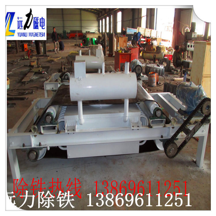 油冷電磁除鐵器的型號(hào),油冷電磁除鐵器的型號(hào)一般是根據(jù)皮帶寬度來(lái)定的,今天我們先來(lái)講下常用型號(hào)RCDE-8的具體技術(shù)參數(shù)吧 型號(hào):rcde-8 適應(yīng)帶寬:800mm 額定吊高:250mm 磁場(chǎng)強(qiáng)度:70MT 適應(yīng)帶速:4.5米/秒 物料厚度:200mm 勵(lì)磁功率:3KW 重量:1000kg 外形尺寸:1024*800*850