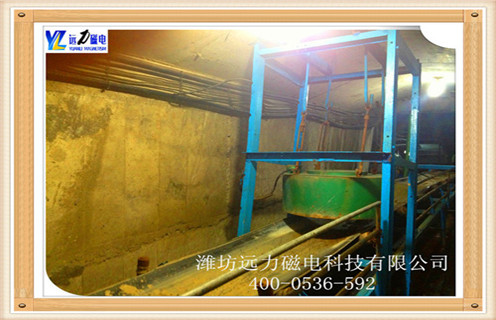1.干式電磁除鐵器的優(yōu)點(diǎn)  　　1.1.該種設(shè)備體積小.質(zhì)量輕.結(jié)構(gòu)簡(jiǎn)單,密封性能好;  　　1.2.安裝.使用和維修都很方便且價(jià)格便宜;  　　1.3.具有透磁深度大.吸力強(qiáng).防塵.防雨.耐腐蝕等特點(diǎn),在極其惡劣的環(huán)境中  　　仍能可靠運(yùn)行.  　　2.干式電磁除鐵器的缺點(diǎn)  　　2.1.體積較小,勵(lì)磁導(dǎo)線短,所產(chǎn)生的磁場(chǎng)較小;  　　2.2.散熱效果不好,長(zhǎng)時(shí)通電后.磁感應(yīng)強(qiáng)度衰減嚴(yán)重;  　　2.3.無(wú)自卸皮帶,間斷作業(yè)