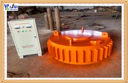 電磁除鐵器 自卸式電磁除鐵器500 650 800 1000皮帶用除鐵器,自卸式電磁除鐵器在行業(yè)中火速興起,在電力.礦山.冶金.選煤等行業(yè)廣泛使用.客戶對除鐵器的要求越來越高,需求量也很大,隨著眾多除鐵器公司如"雨后春筍"般涌向市場,除鐵設(shè)備行業(yè)的競爭日益激烈,電磁除鐵器在生產(chǎn)上面臨的挑戰(zhàn)也逐漸加大.濰坊遠力自卸式電磁除鐵器創(chuàng)新高效發(fā)展在公司攻堅戰(zhàn)中所向披靡.